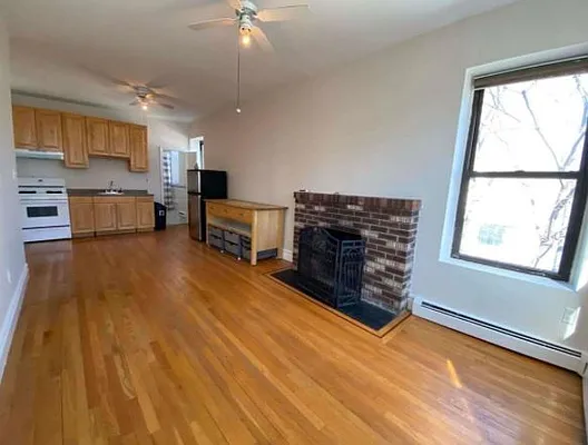 Rented by Standard Living Realty Inc | media 33