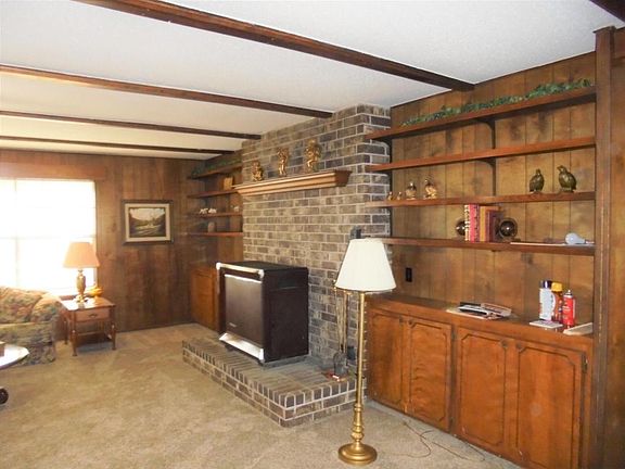 4th image of 924 Bear Mountain Ln