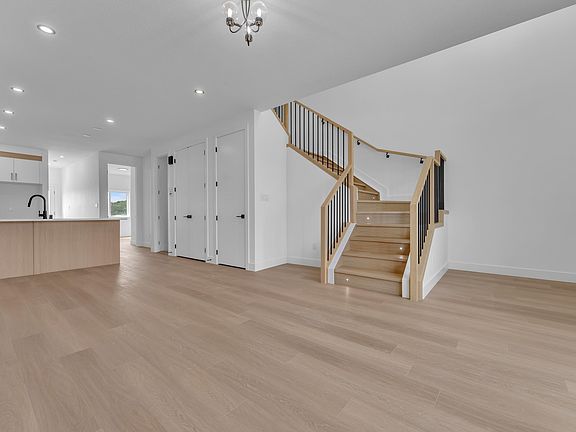 3rd image of 512 Robinson Dr