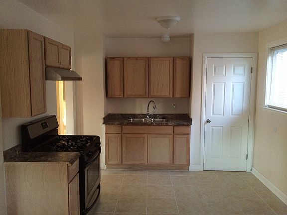 4th image of 11675 Glastonbury Ave