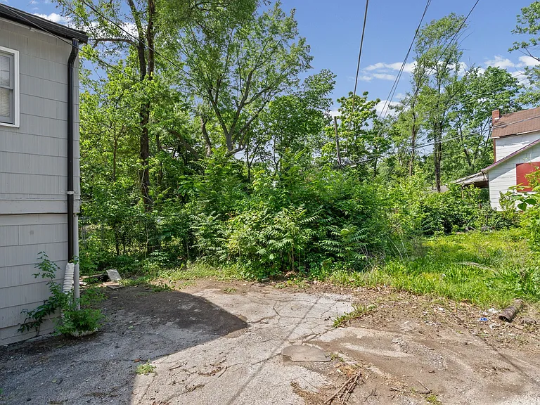 8102 Highland Ave — Photo 33