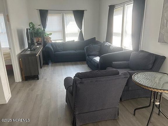 3rd image of 1047 Stratton Pl