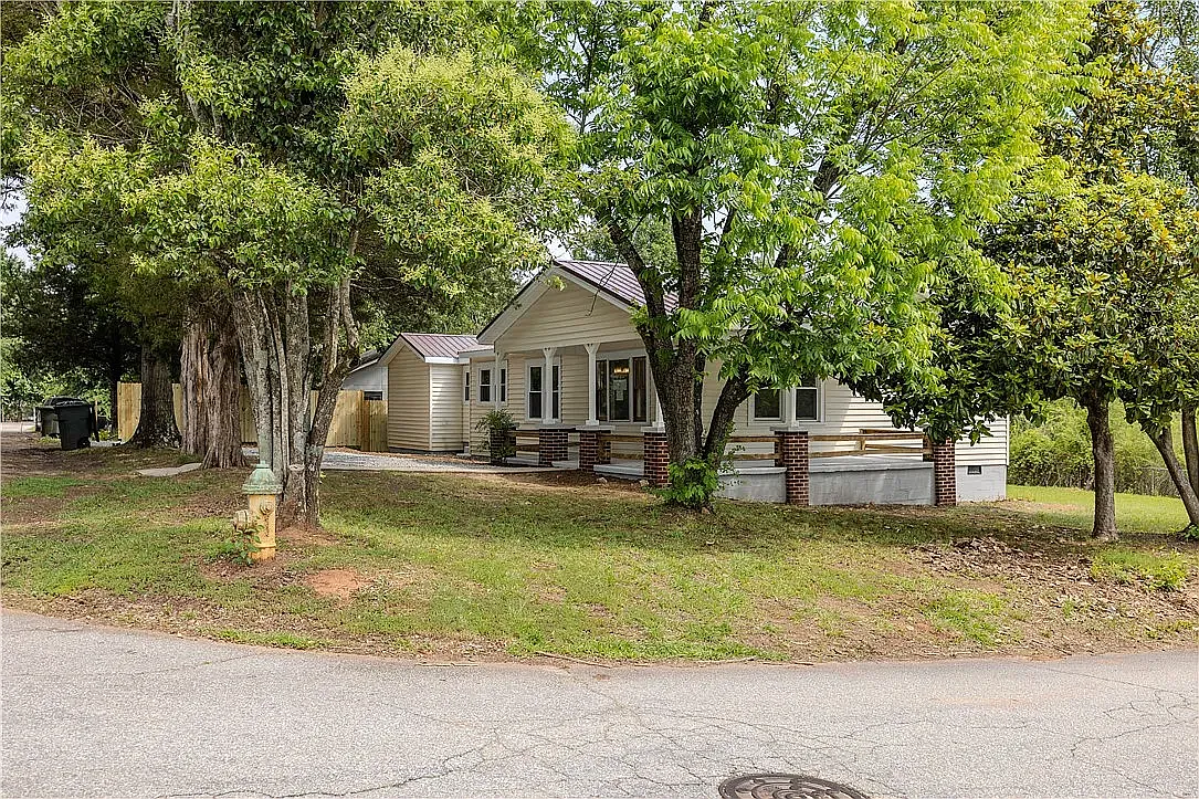 3 bed, 1463 sqft, $1,800 — Photo 2