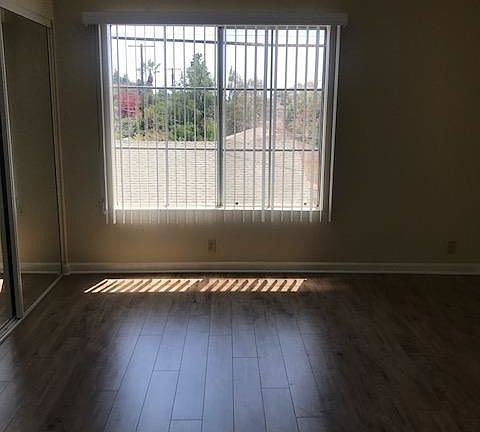 5th image of 2908 W Victory Blvd #E