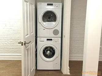 Rented by aptsandlofts.com