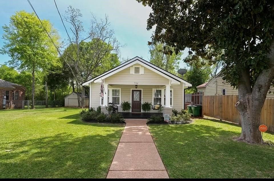 1st image of 714 E Neches St