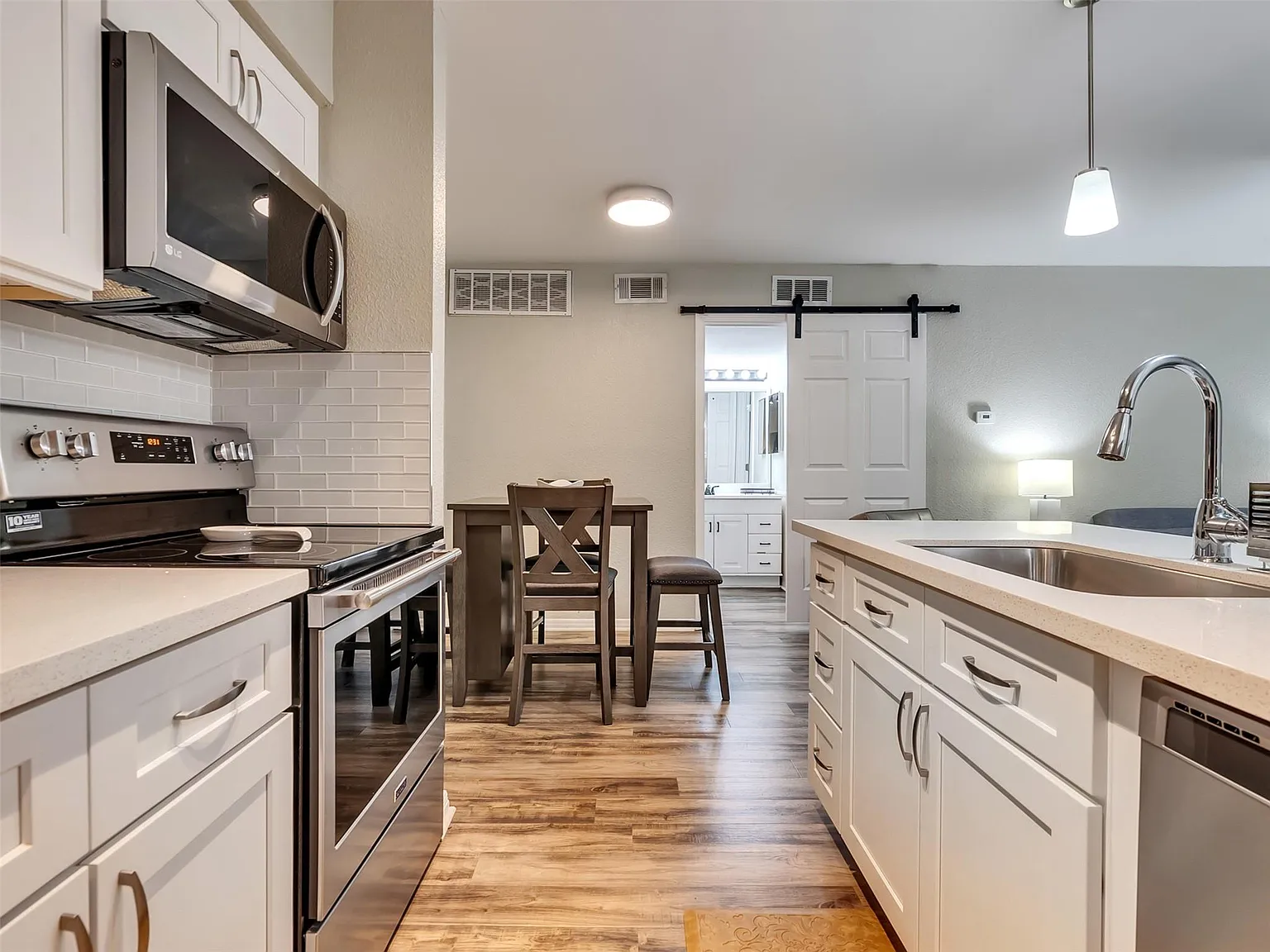 1 bed, 1.0 bath, 693 sqft, $950 — Photo 3