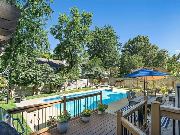 10575 Haskins St, Overland Park, KS 66215