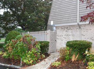 11 Caddy Rock Rd APT A, North Kingstown, RI 02852