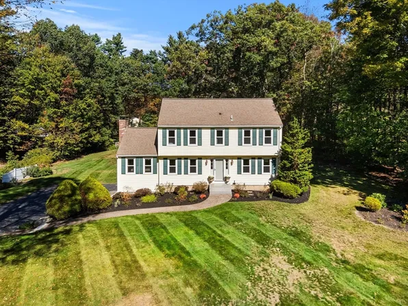 19 Sartelle St, Pepperell, MA 01463