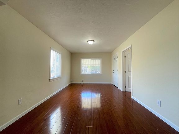 3rd image of 250 Elsie Ave
