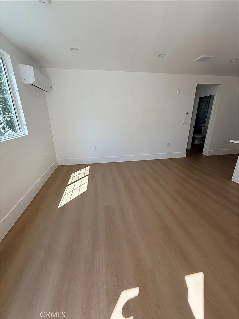 2 bed, 748 sqft, $3,000 — Photo 4