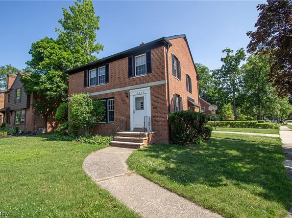 3808 Hillbrook Rd, University Heights, OH 44118