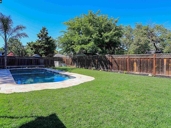 4th image of 1792 Sharon Dr