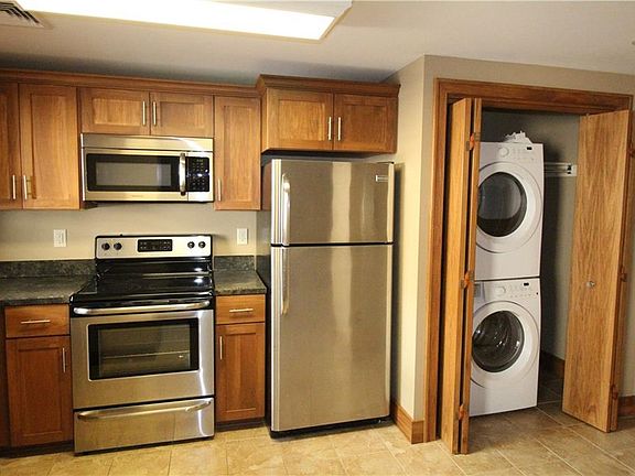3rd image of 122 N Main St APT C