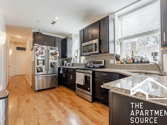 2nd image of 1806 W Grand Ave #2