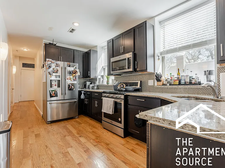 1806 W Grand Ave #2E — Photo 3