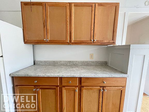 3rd image of 6526 N Lakewood Ave #653812