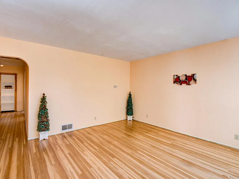 1804 Illinois St NE — Photo 3