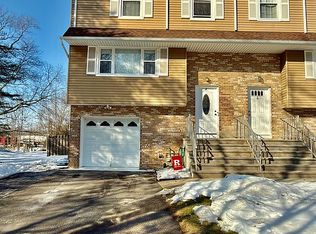 2 Lone Star Ln, Manalapan, NJ 07726