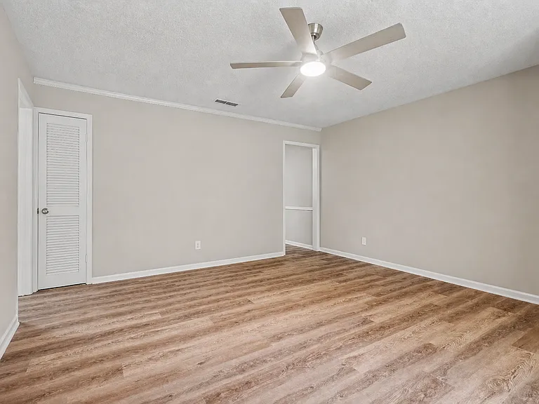 886B Martin Heights Dr — Photo 5