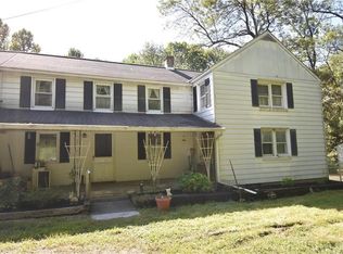 1718 Coal Yard Rd, Bethlehem, PA 18015