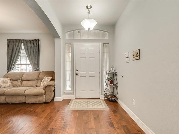 3rd image of 1508 Hickory Bend Dr