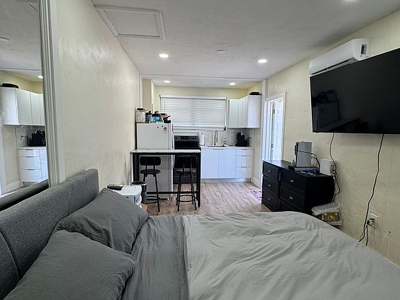 5th image of 664 Colson Dr #1