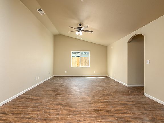 5th image of 1010 W Goshen Ave