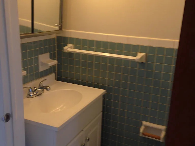 323-349 E Walnut St — Photo 14