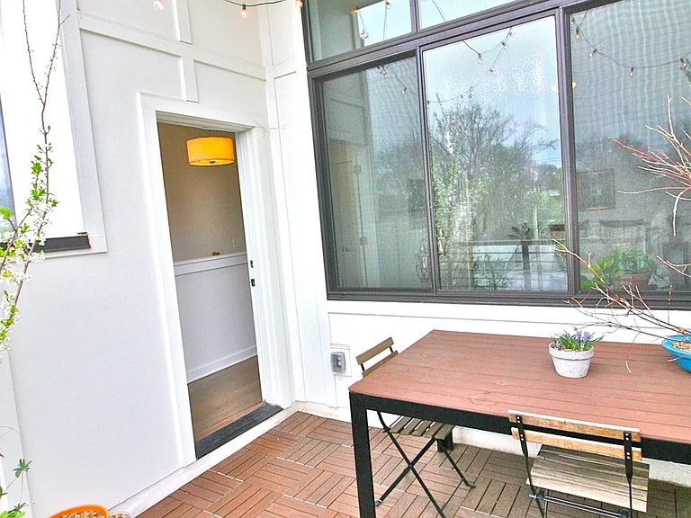 1029 Chester Ave — Photo 33