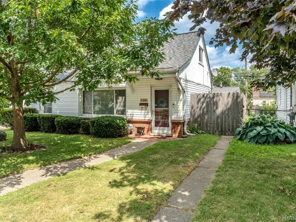 22860 Rosalind Ave, Eastpointe, MI 48021