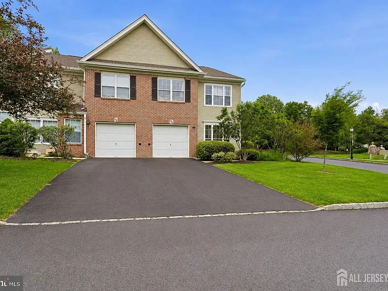 101 Wellington Park Dr — Photo 2
