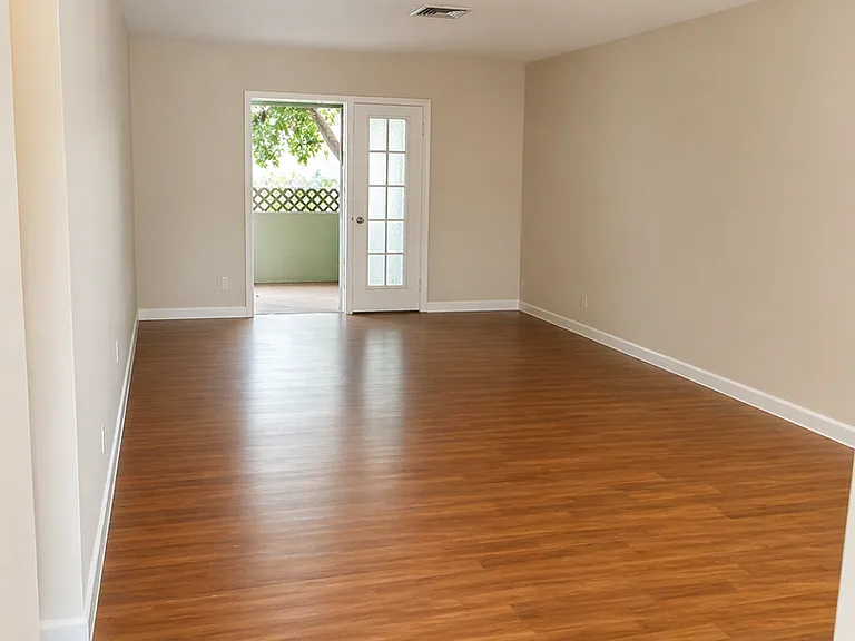 4315-4317 Cocoanut Rd — Photo 2