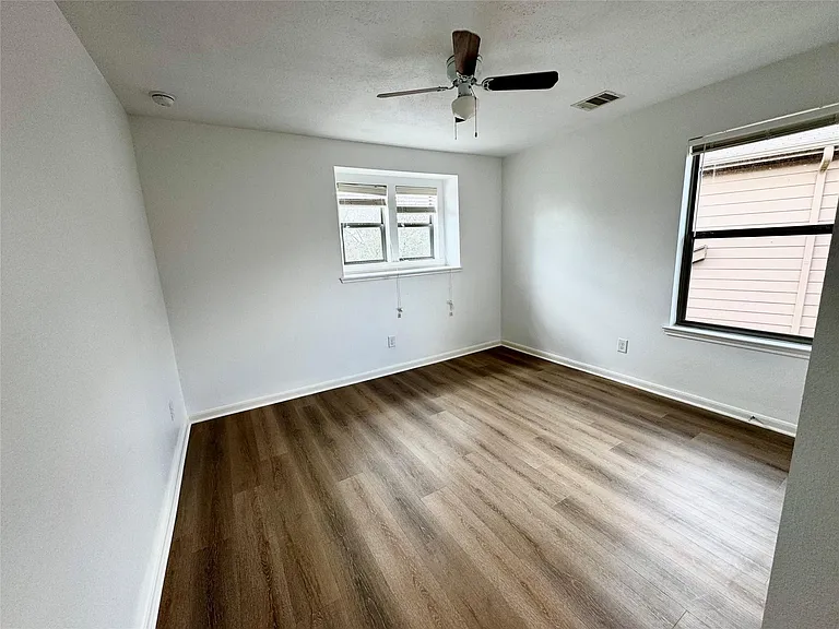7540 Connemara Dr — Photo 13