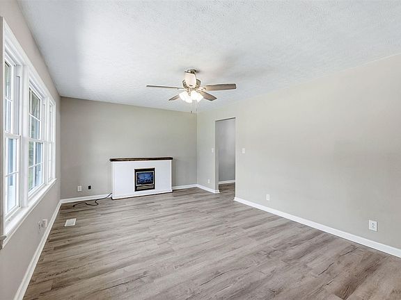 4th image of 157 Shady Ln