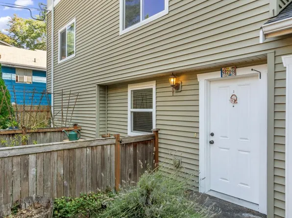 9228 15th Ave SW Unit B, Seattle, WA 98106