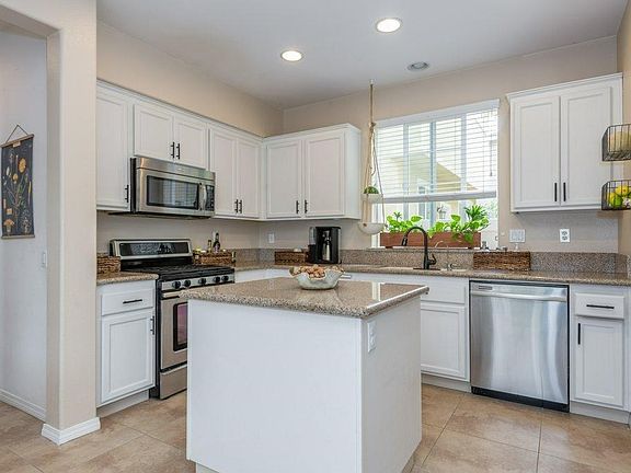 008-08-Kitchen_m
