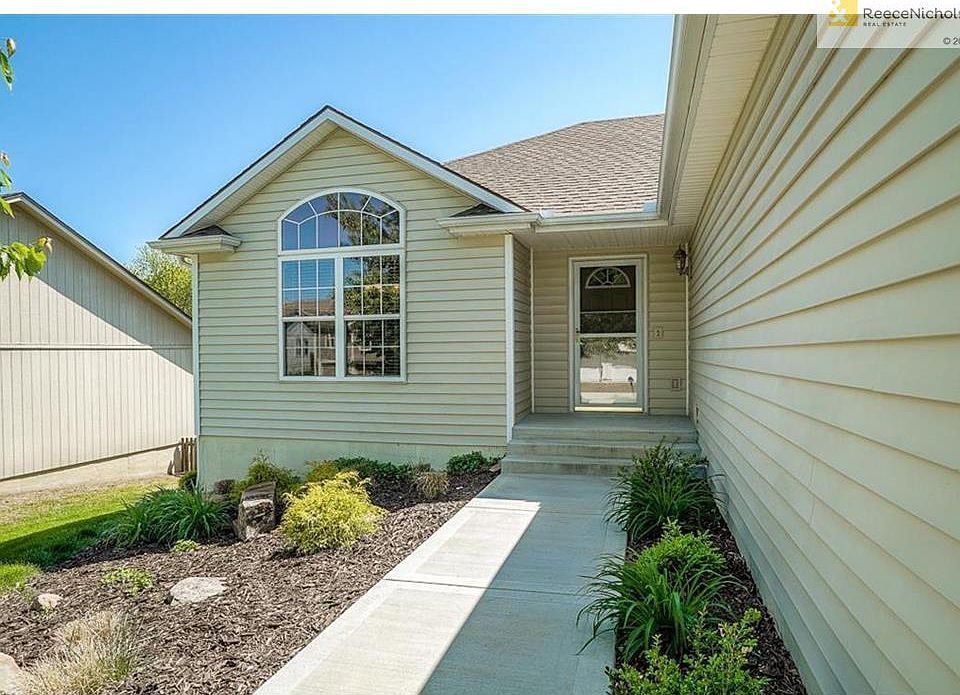 1st image of 2704 NE Weston Cir