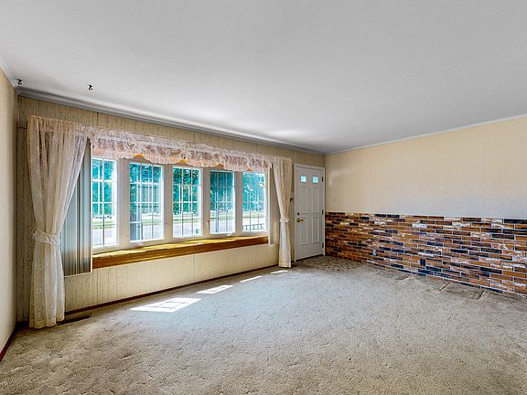 5th image of 4947 N Cumberland Ave