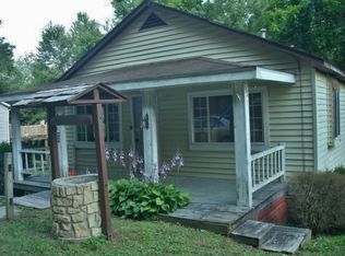 155 Pinetree Ln, Clendenin, WV 25045