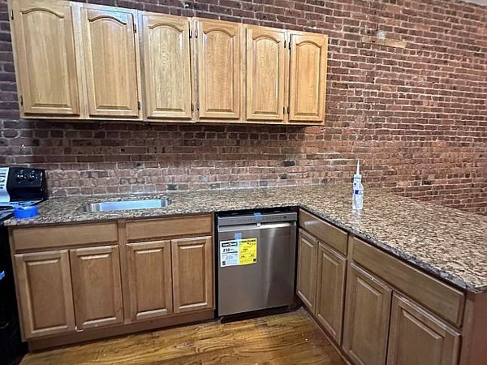 2nd image of 122 Bergen St APT 1A