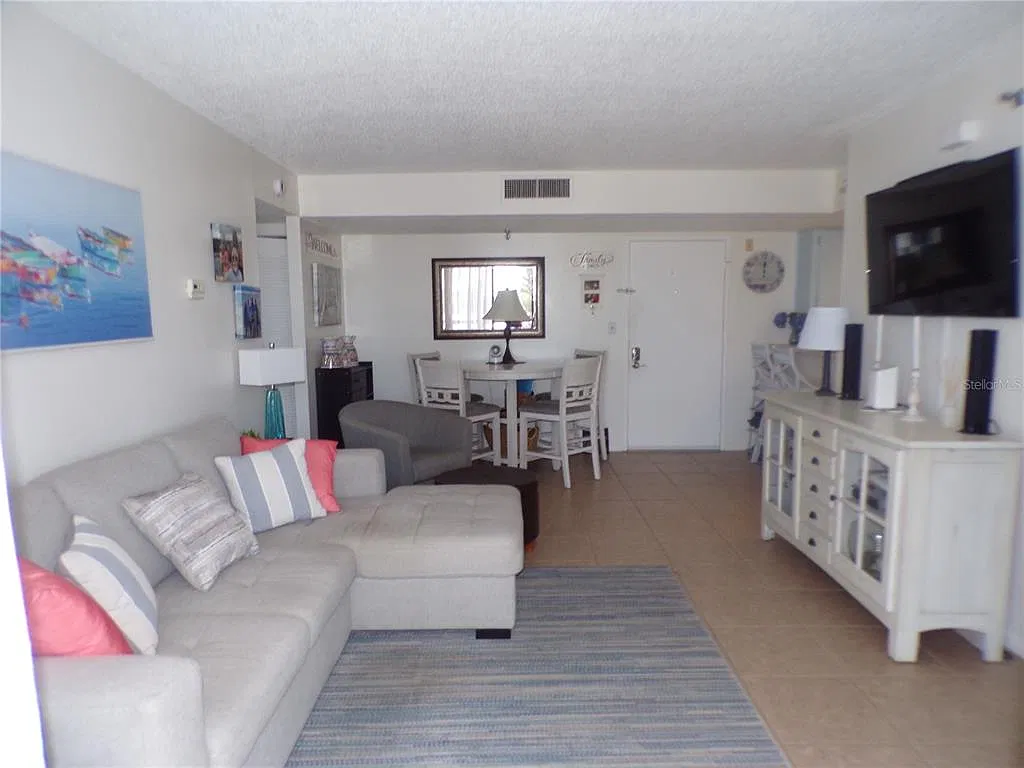2 bed, 2.0 bath, 783 sqft, $1,350 — Photo 3