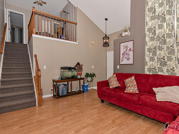 3rd image of 2370 Applewood Ln
