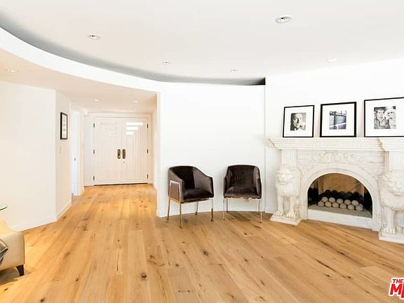3rd image of 1936 N Gramercy Pl