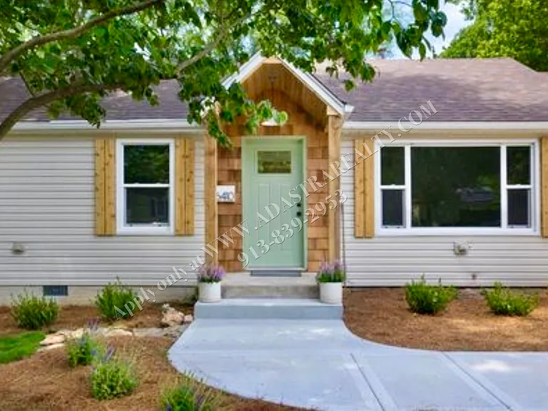 6410 Lowell Ave — Photo 1