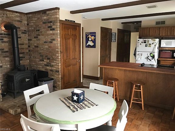4th image of 2206 Deerfield Dr
