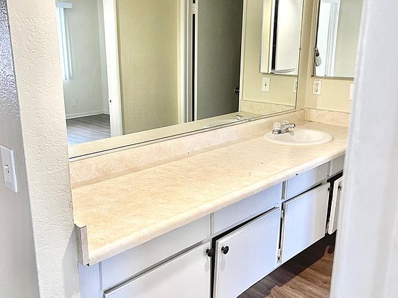 2nd image of 850 E Main St #846