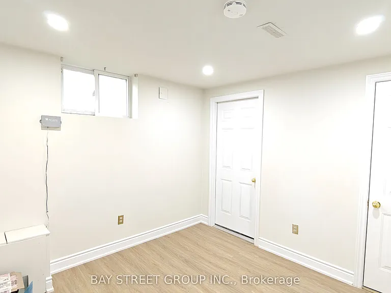 9 Mosedale Cres #LOWER — Photo 11