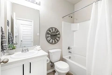5th image of 913 Billups Dr